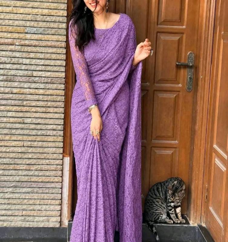 3. ম্যাজেন্টা / ফুশিয়া (Magenta / Fuchsia) দুবাই লেস শাড়ি